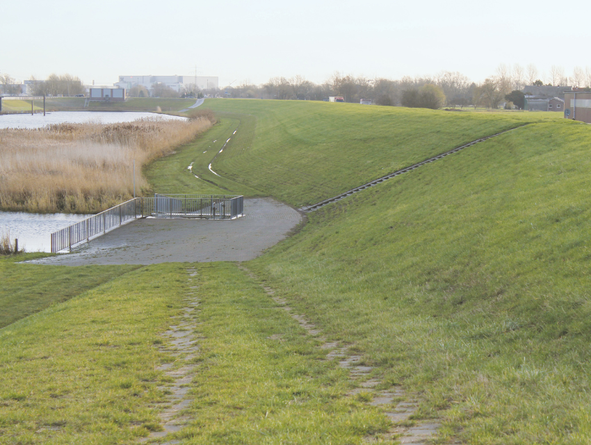 Grundkurs Deichverteidigung  in Zusammenarbeit mit den Stadtentwässerungsbetrieben Köln, AöR (StEB)